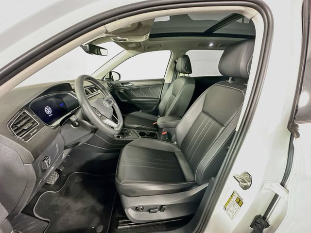 Used 2023 Volkswagen Tiguan SE w/ Panoramic Sunroof Package FWD image 28