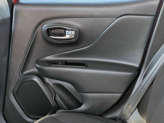 Used 2021 Jeep Renegade Trailhawk image 21