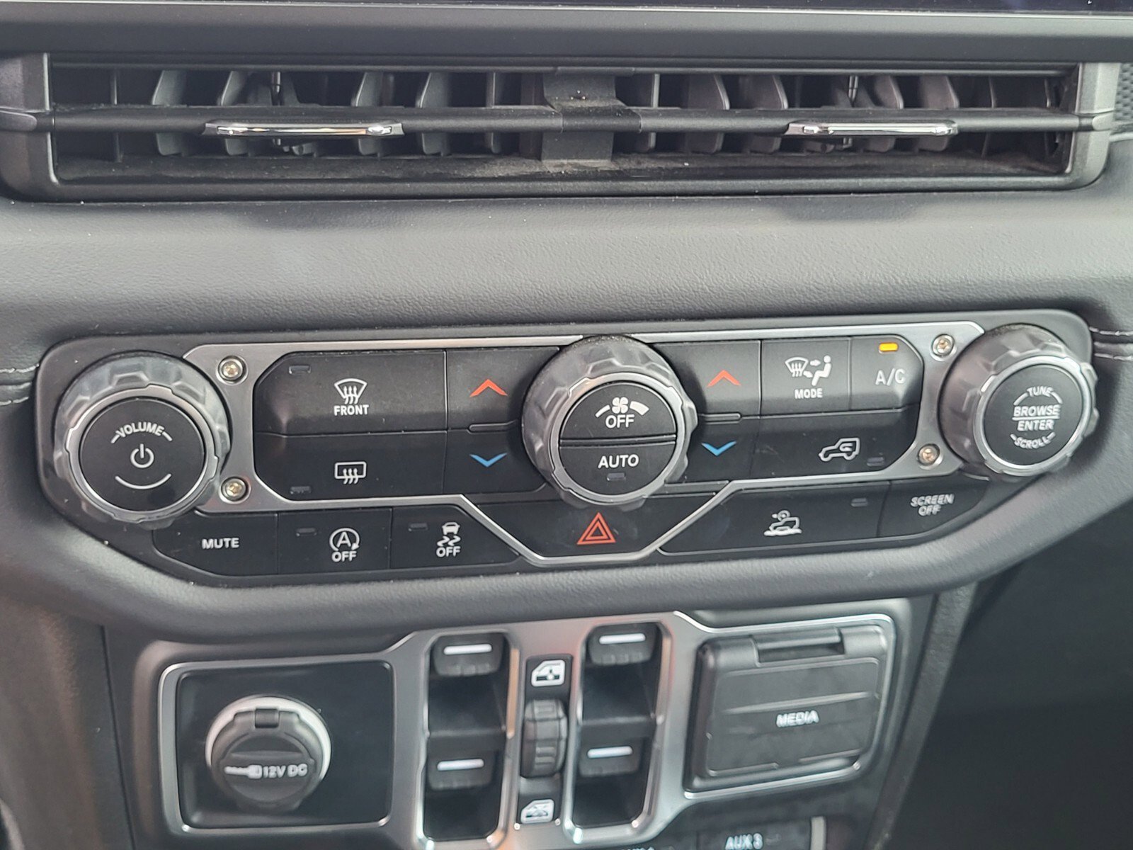 Used 2025 Jeep Wrangler Unlimited Rubicon image 22