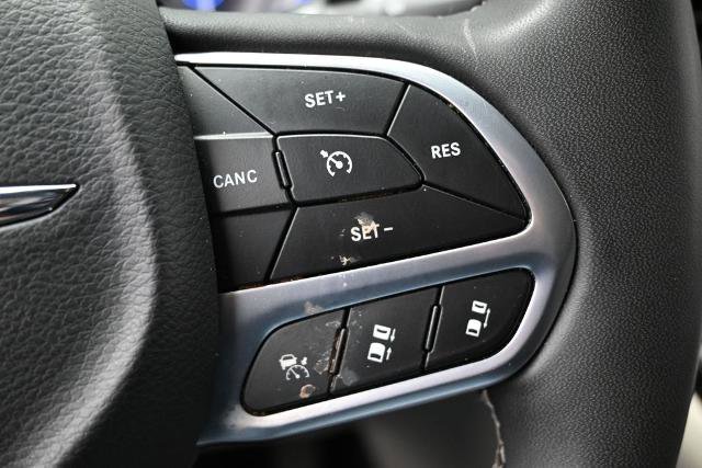 Used 2023 Chrysler Pacifica Touring-L FWD image 29