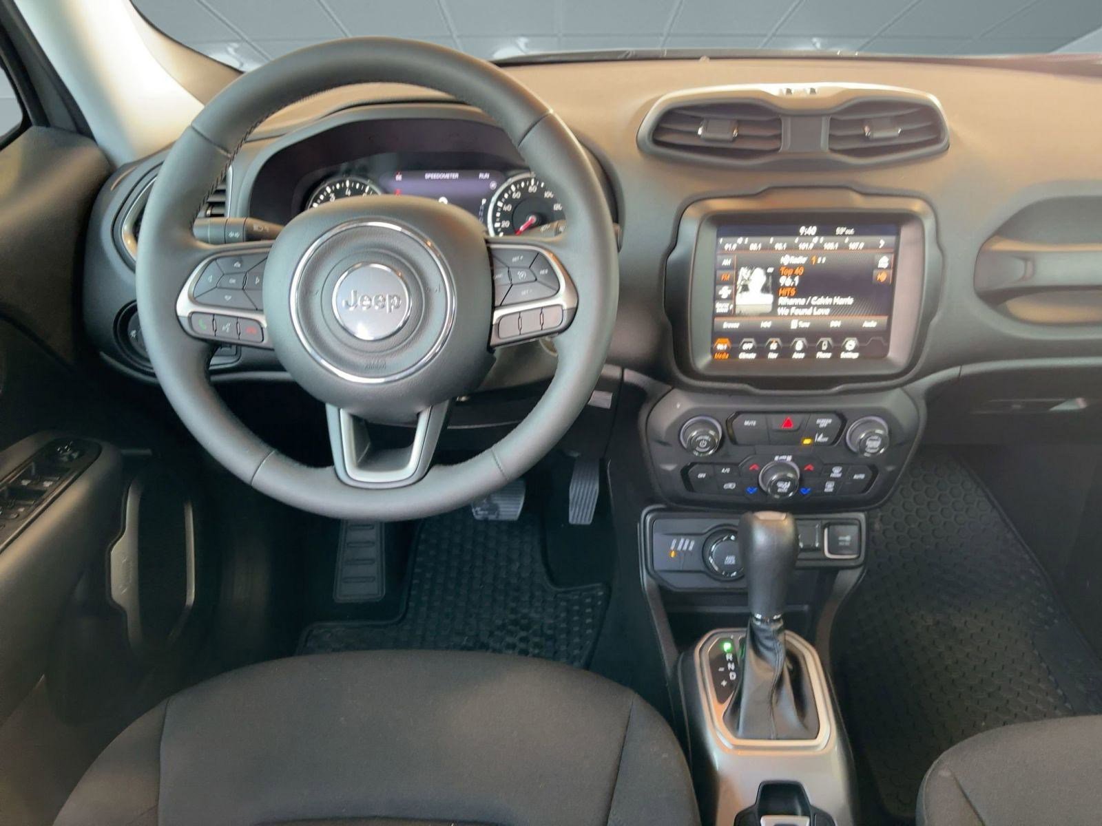 Used 2022 Jeep Renegade Latitude image 4