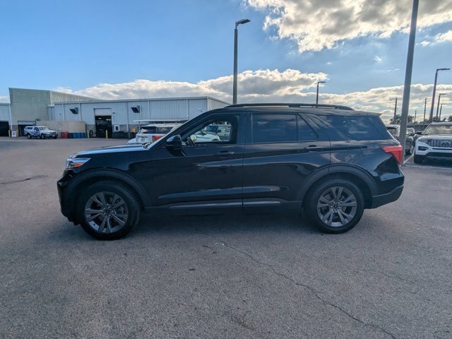 Certified 2022 Ford Explorer XLT w/ Equipment Group 202A image 2