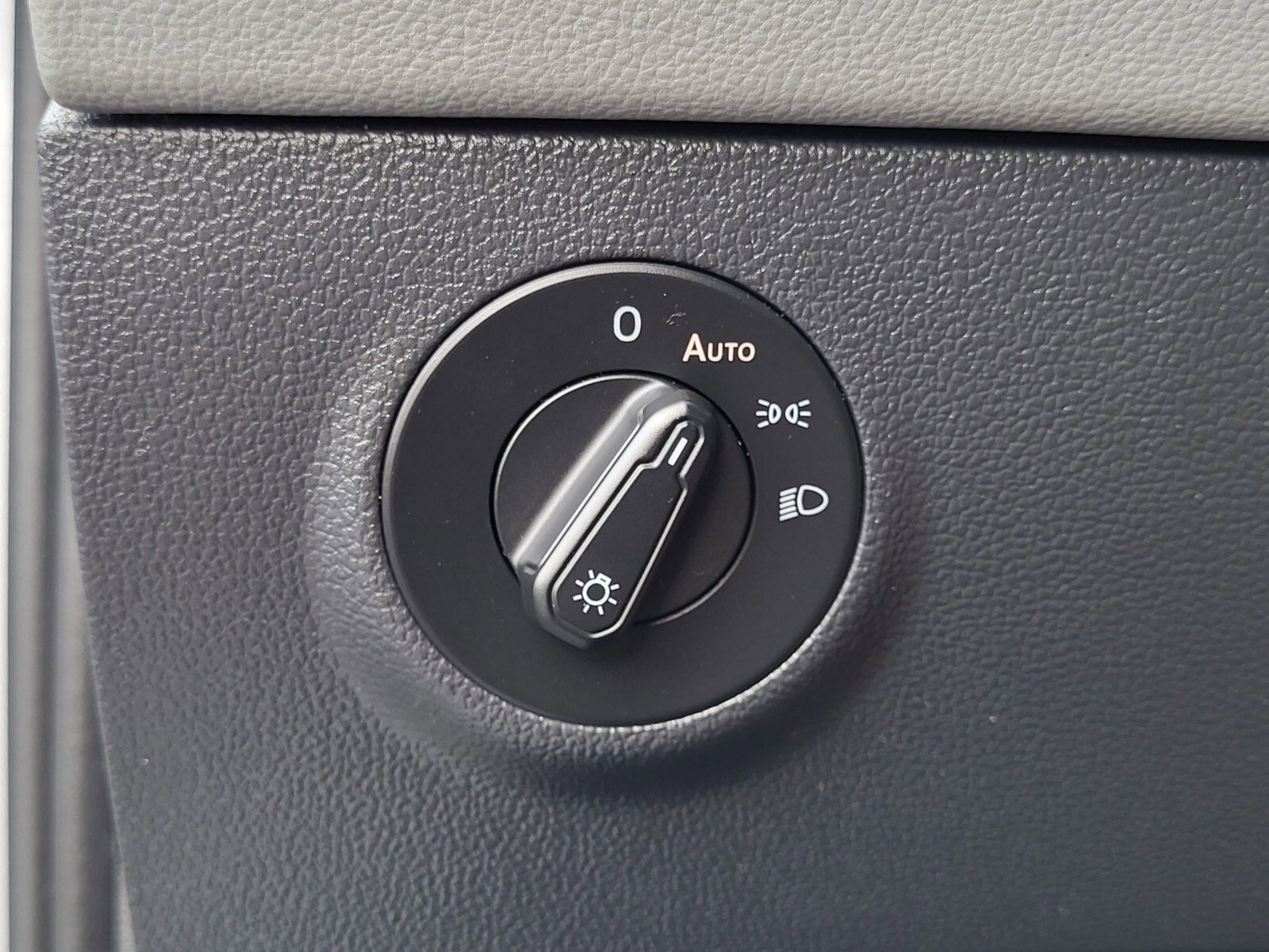 Used 2024 Volkswagen Taos SE FWD image 23