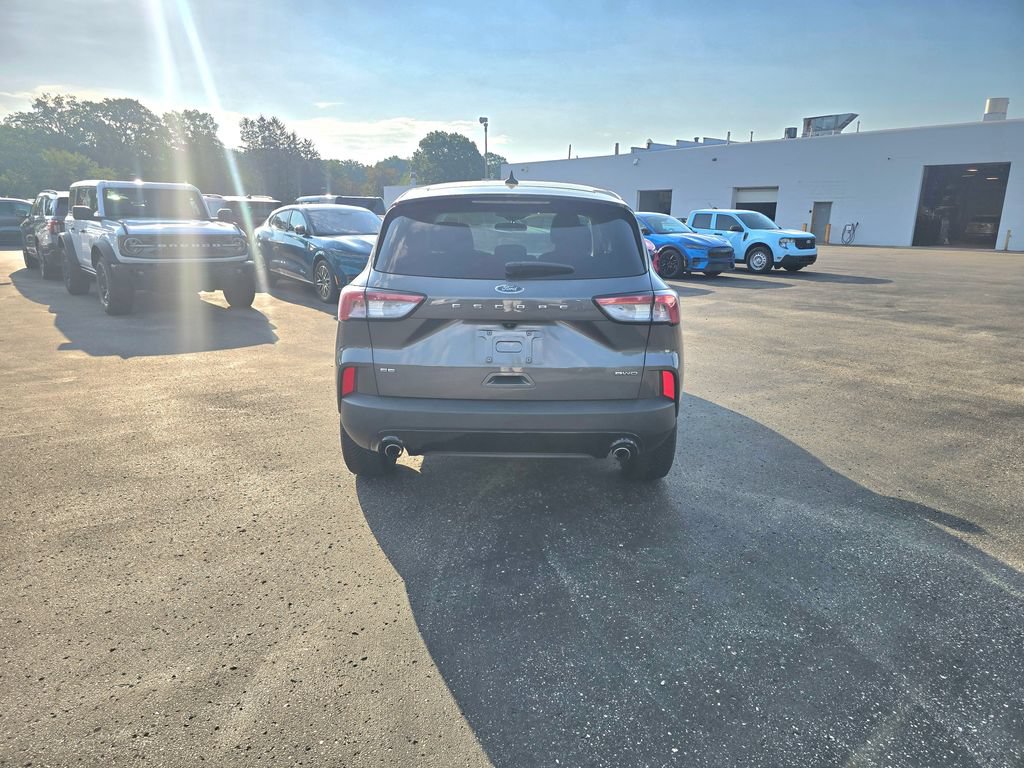 Certified 2021 Ford Escape SE w/ SE Sport Appearance Package AWD/4WD image 4
