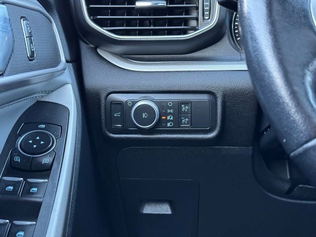 Certified 2022 Ford Explorer XLT w/ Equipment Group 202A AWD/4WD image 40