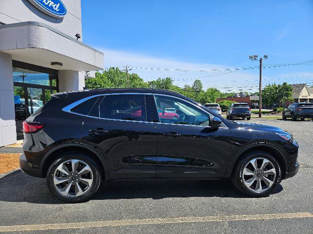 Certified 2024 Ford Escape Platinum w/ Premium Technology Package AWD/4WD image 4
