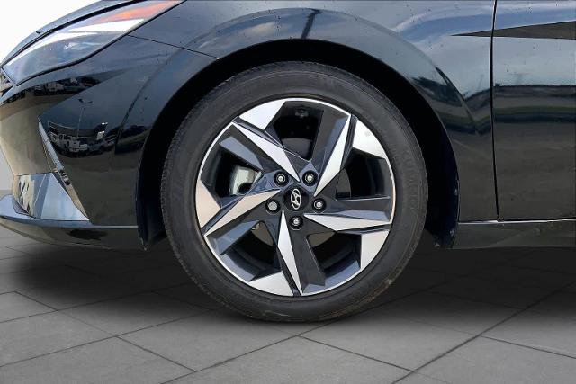 Used 2023 Hyundai Elantra Limited FWD image 11