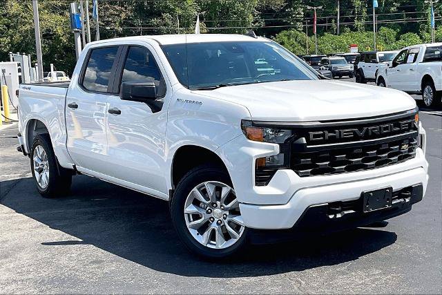 Used 2023 Chevrolet Silverado 1500 Custom AWD/4WD image 2