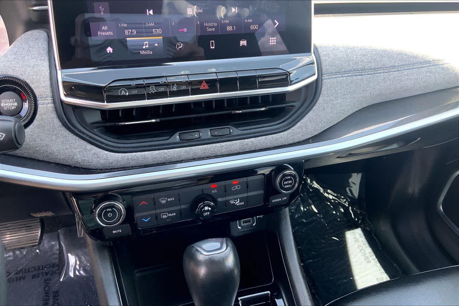 Used 2022 Jeep Compass Latitude FWD image 35