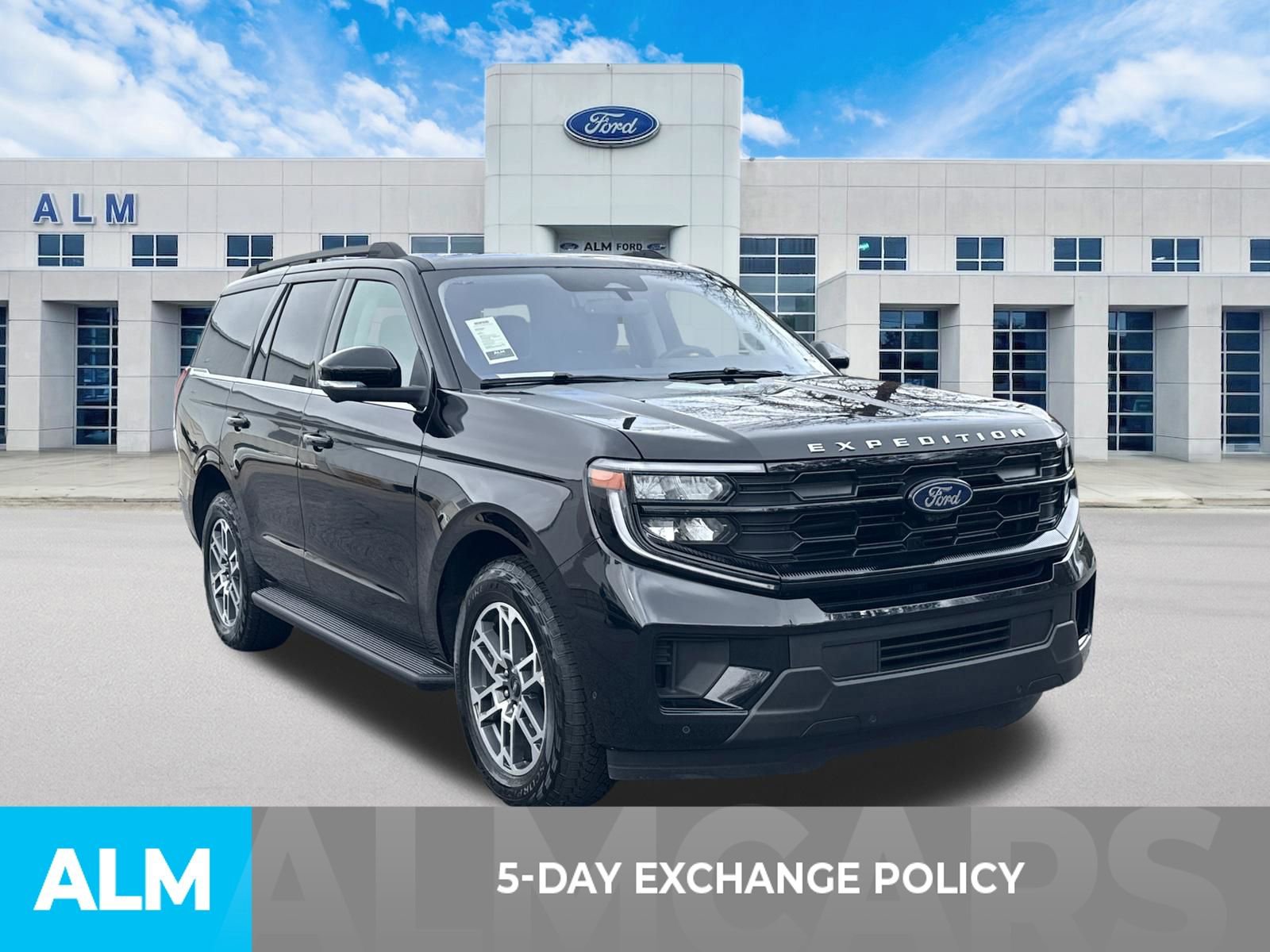 Certified 2025 Ford Expedition Active AWD/4WD image 3