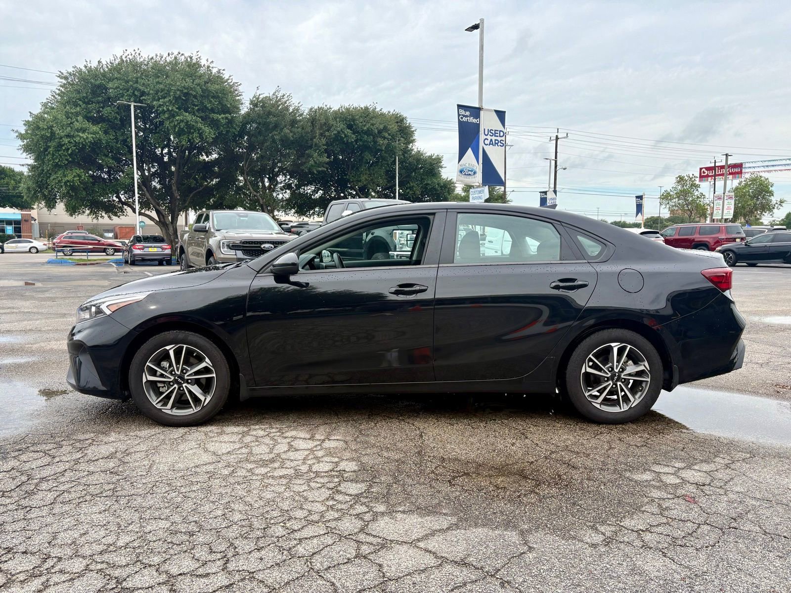 Used 2022 Kia Forte LXS FWD image 6