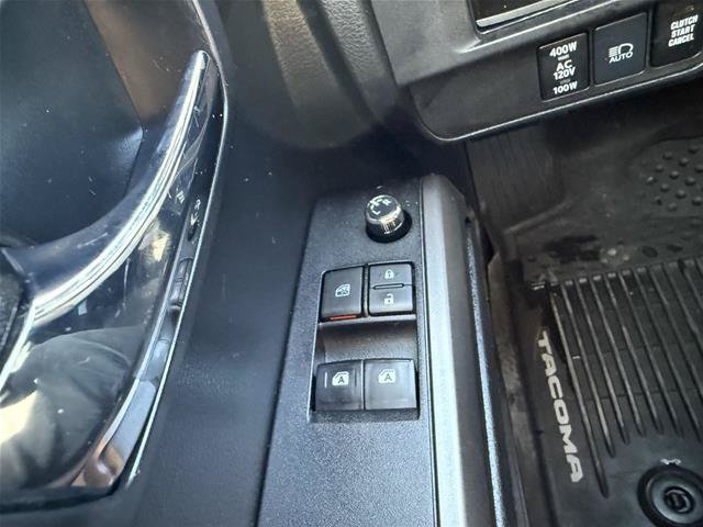 Used 2018 Toyota Tacoma TRD Sport AWD/4WD image 18
