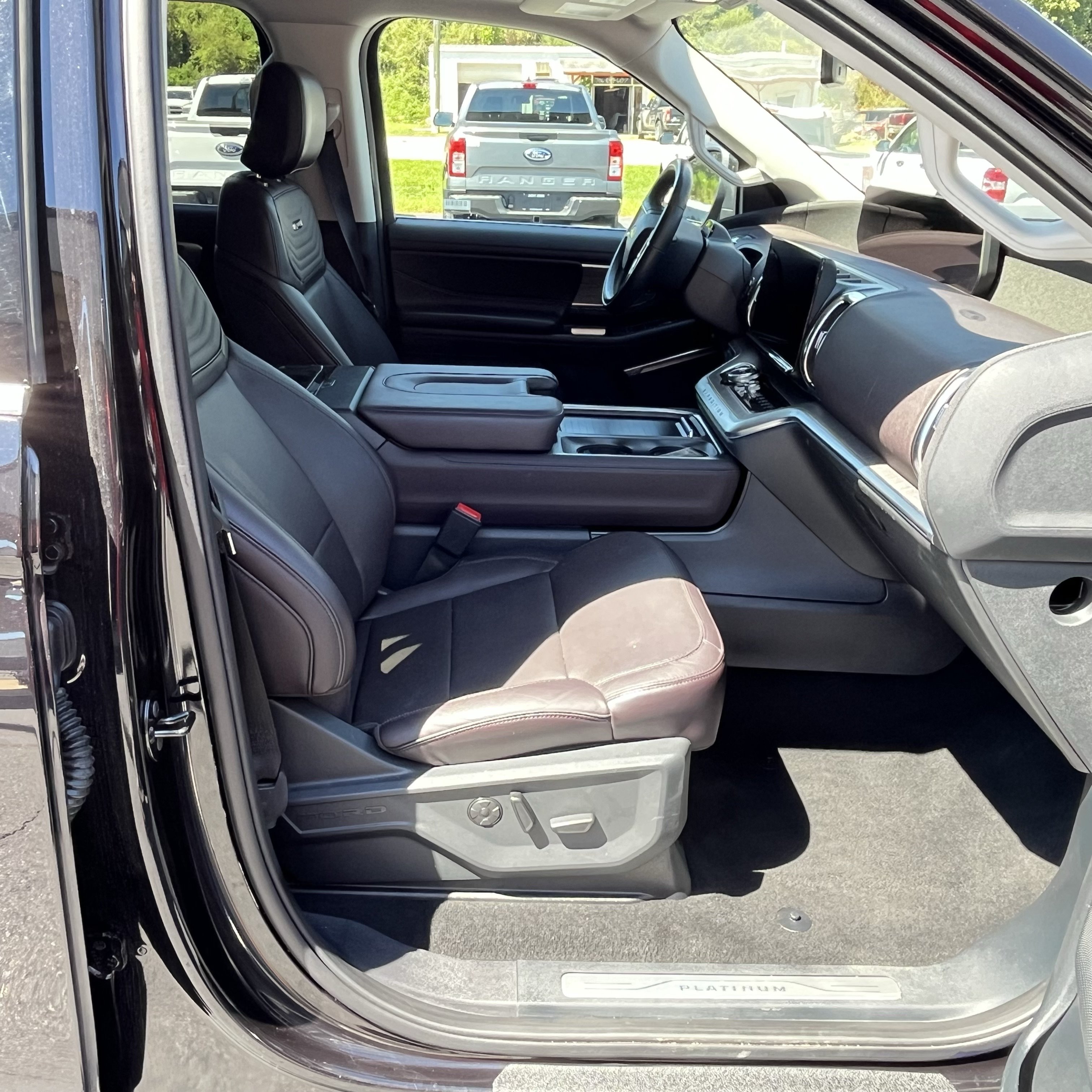 Certified 2025 Ford Expedition Max Platinum w/ Platinum Ultimate Package AWD/4WD image 13