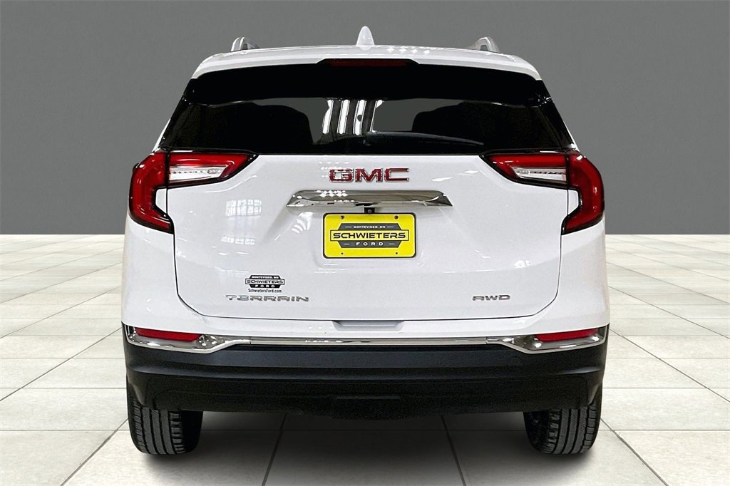 Used 2024 GMC Terrain SLT image 3