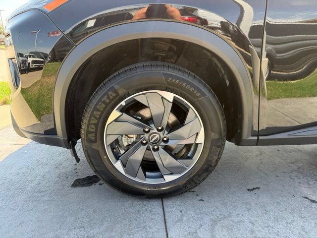 Used 2025 Nissan Rogue SV FWD image 4