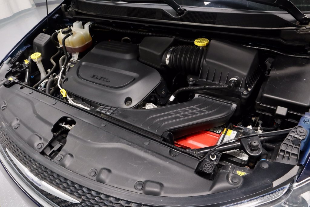 Used 2019 Chrysler Pacifica Limited FWD image 16