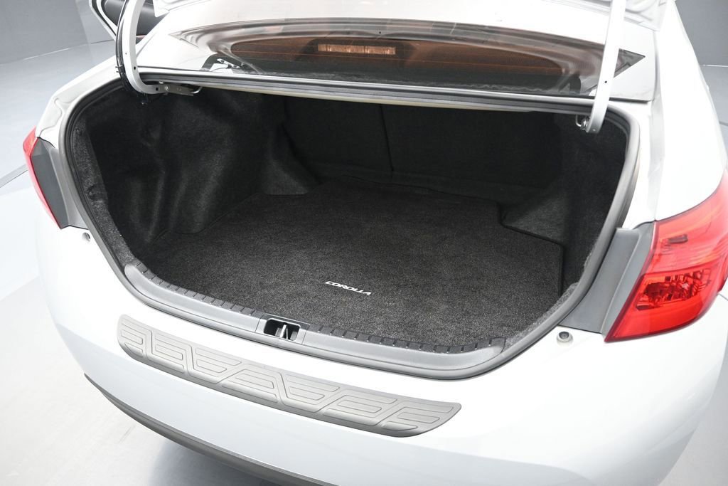 Used 2017 Toyota Corolla SE w/ Carpet Mat Package (TMS) FWD image 47