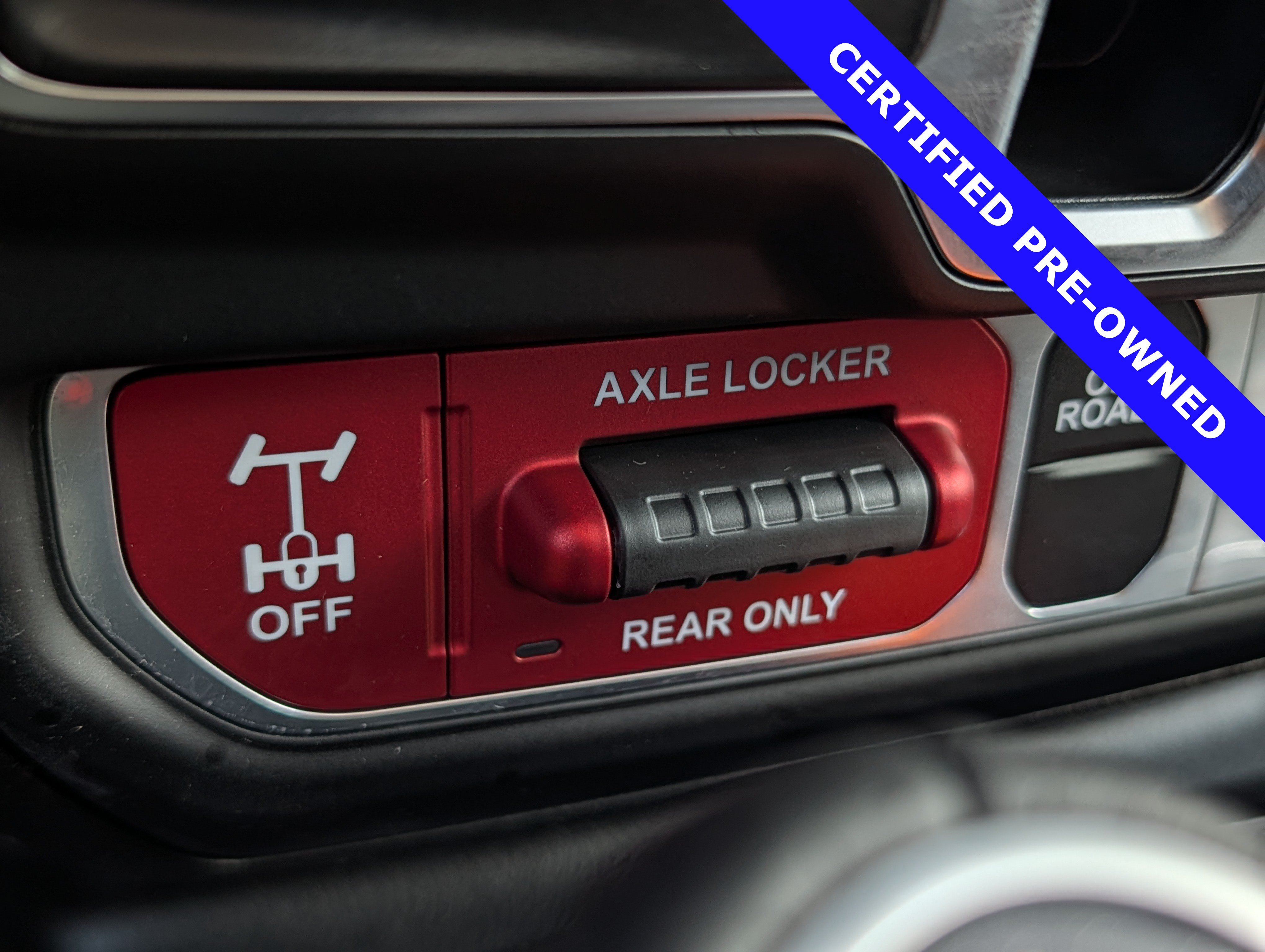 Used 2025 Jeep Gladiator Mojave w/ Convenience Group AWD/4WD image 39