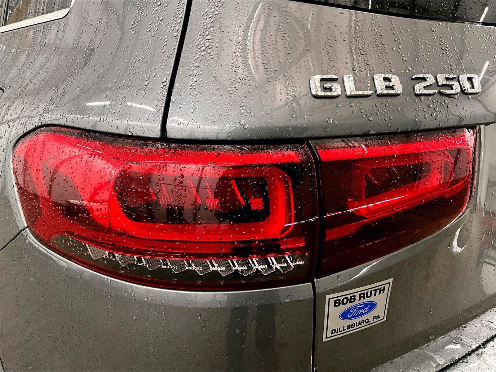 Used 2022 Mercedes-Benz GLB 250 4MATIC image 28