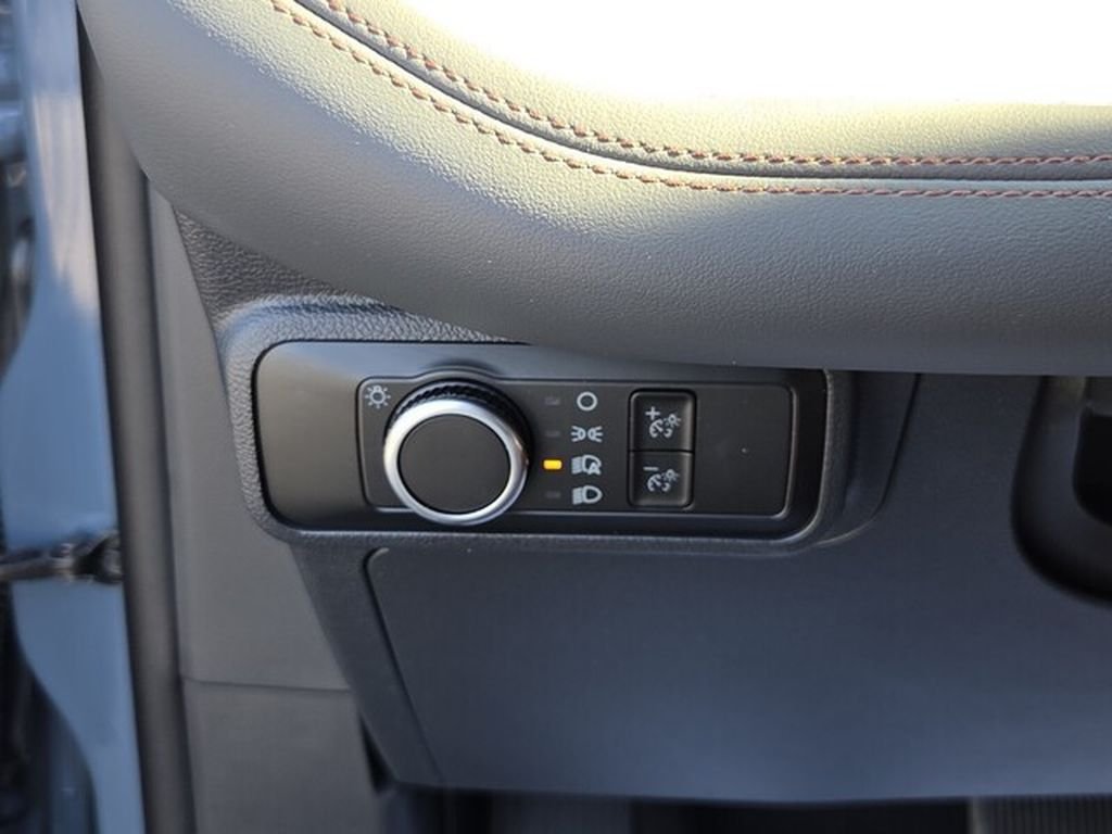 Certified 2026 Ford Explorer Active RWD image 31