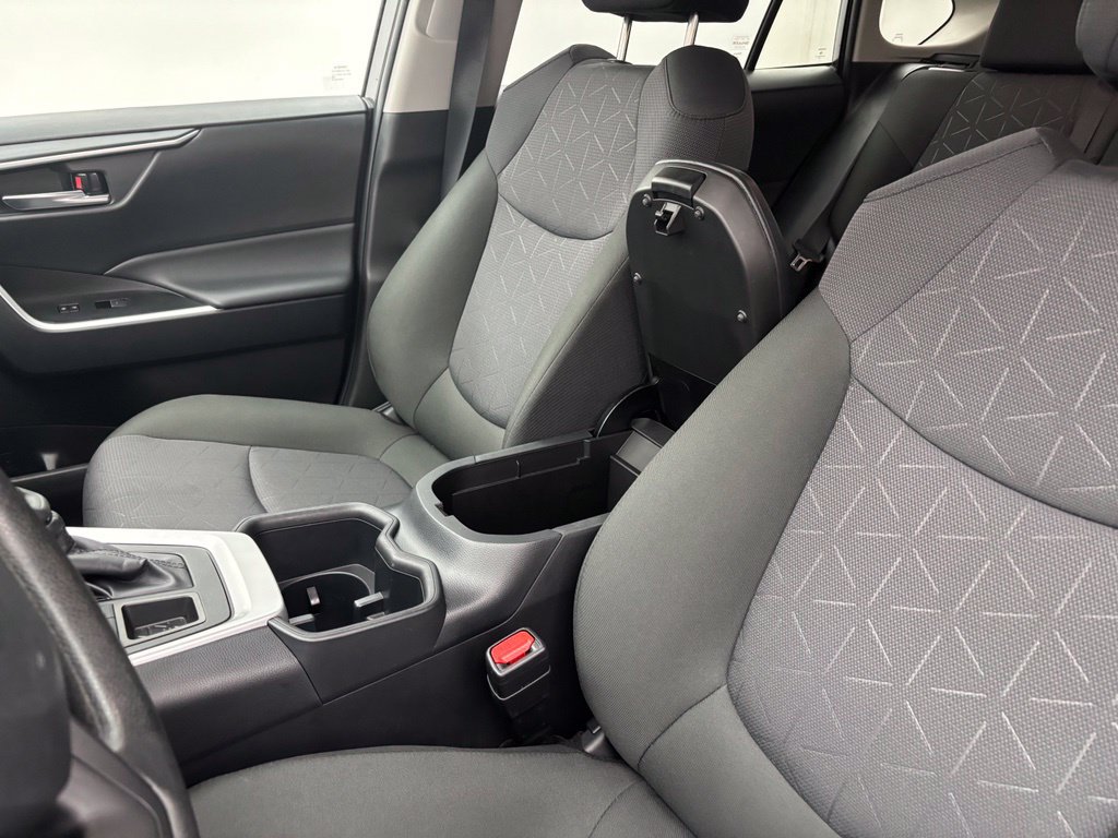 Used 2025 Toyota RAV4 XLE AWD/4WD image 25