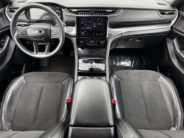 Used 2023 Jeep Grand Cherokee Altitude image 17