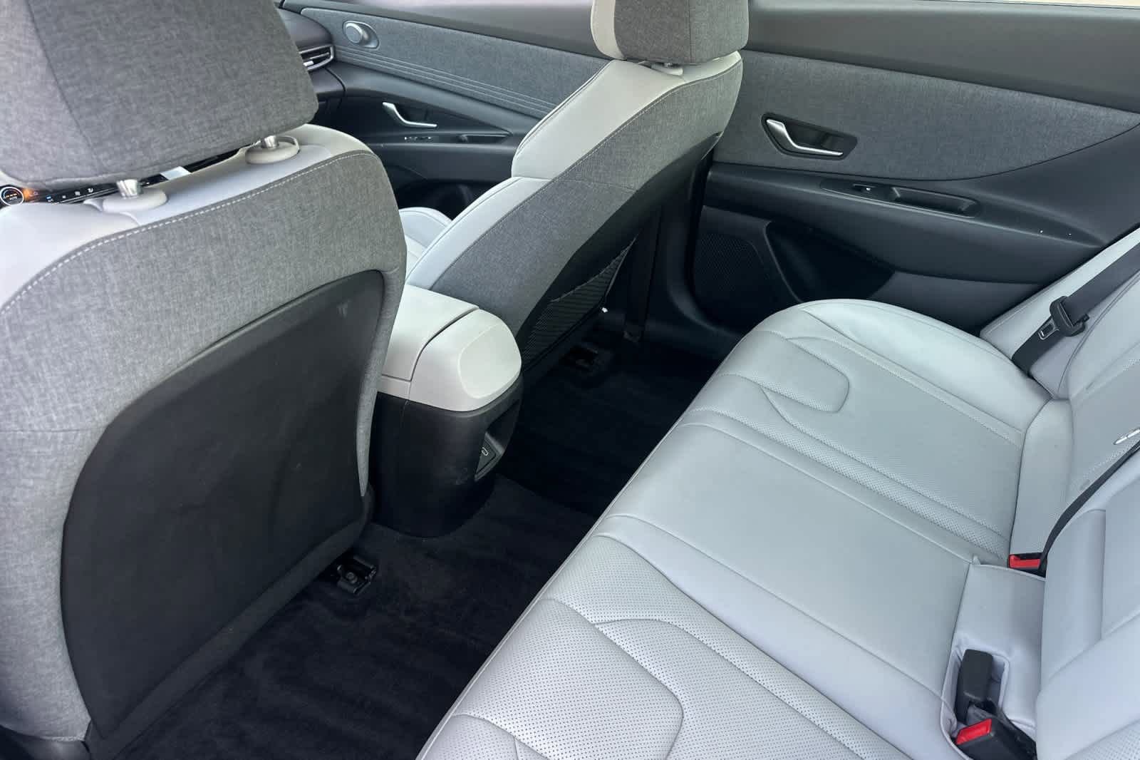 Used 2024 Hyundai Elantra Limited image 10