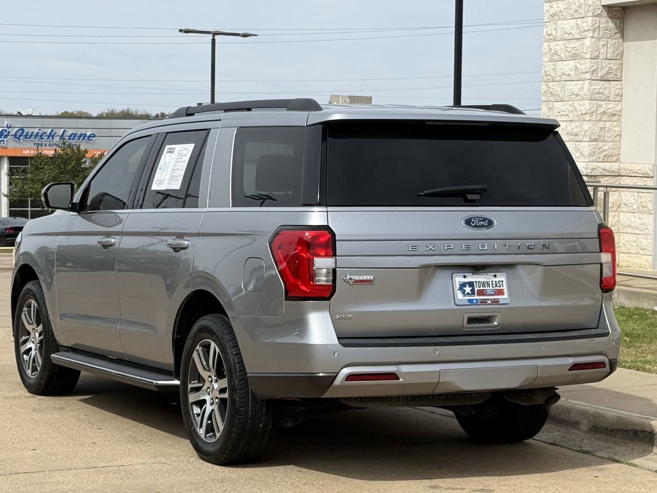 Certified 2022 Ford Expedition XLT image 5