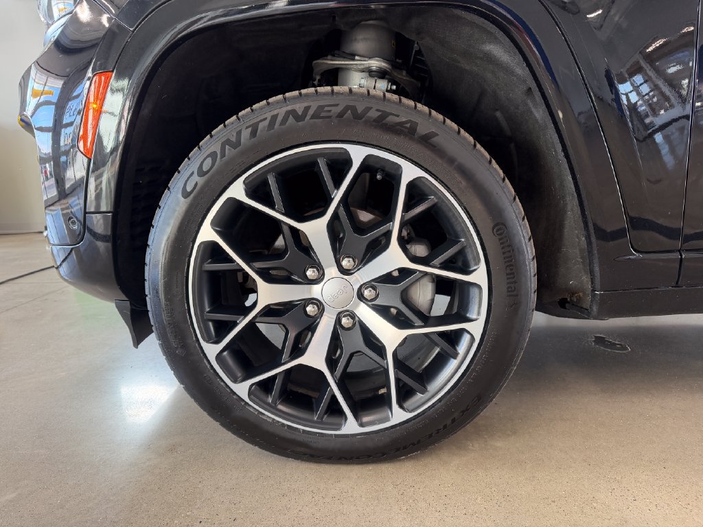 Used 2024 Jeep Grand Cherokee Summit AWD/4WD image 12