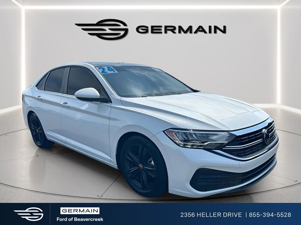 Used 2024 Volkswagen Jetta SE image 1