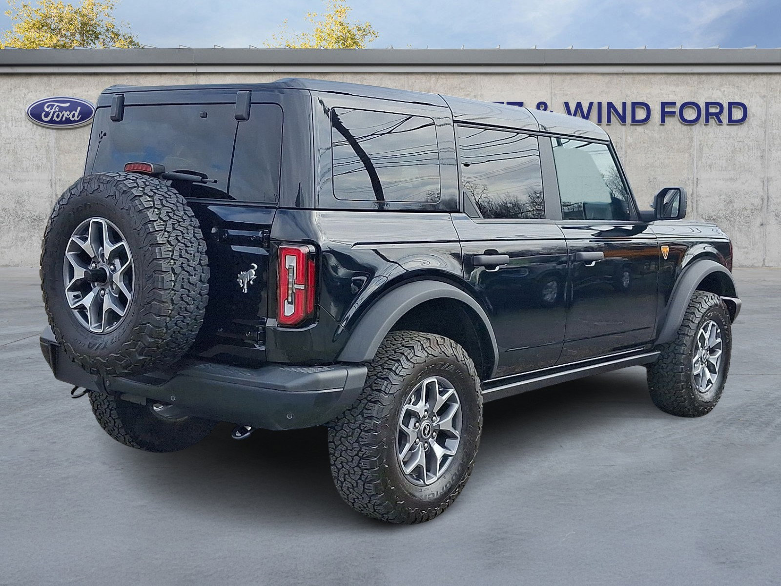 Certified 2025 Ford Bronco Badlands image 4