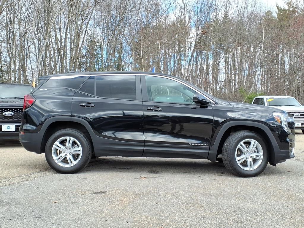 Used 2023 GMC Terrain SLE w/ LPO, Floor Liner Package AWD/4WD image 3