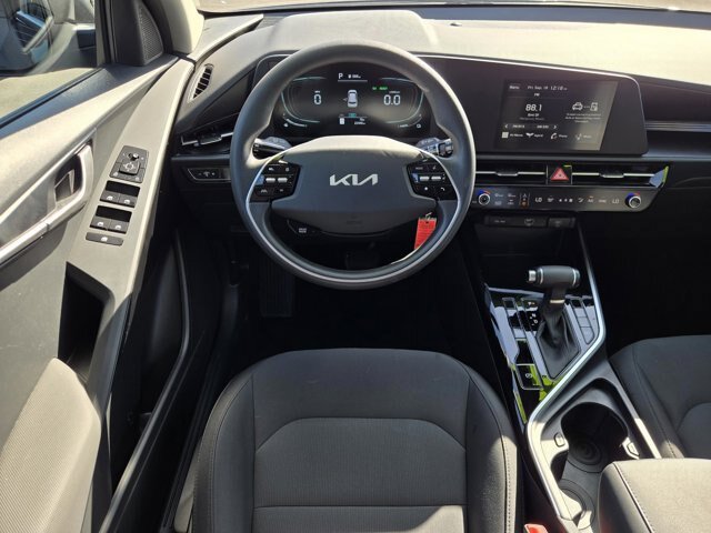 Used 2025 Kia Niro LX FWD image 12