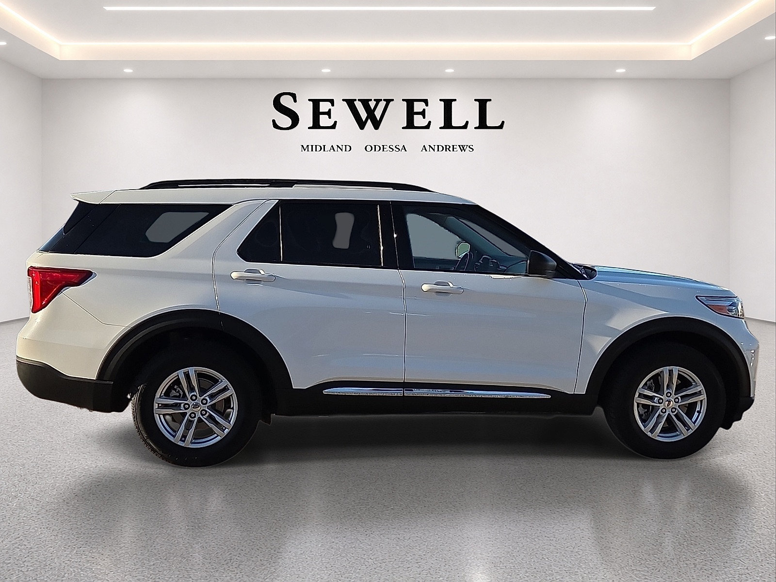 Certified 2022 Ford Explorer XLT w/ Equipment Group 202A AWD/4WD image 5