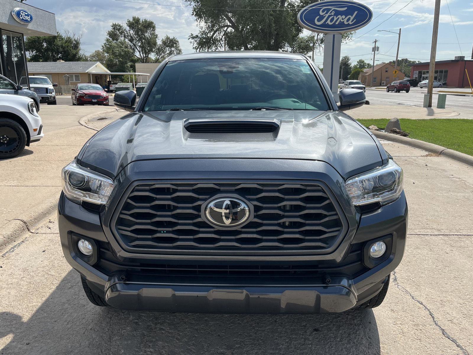 Used 2021 Toyota Tacoma TRD Off-Road image 8