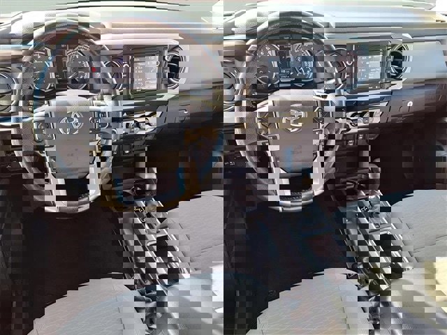 Used 2018 Toyota Tacoma SR5 image 11