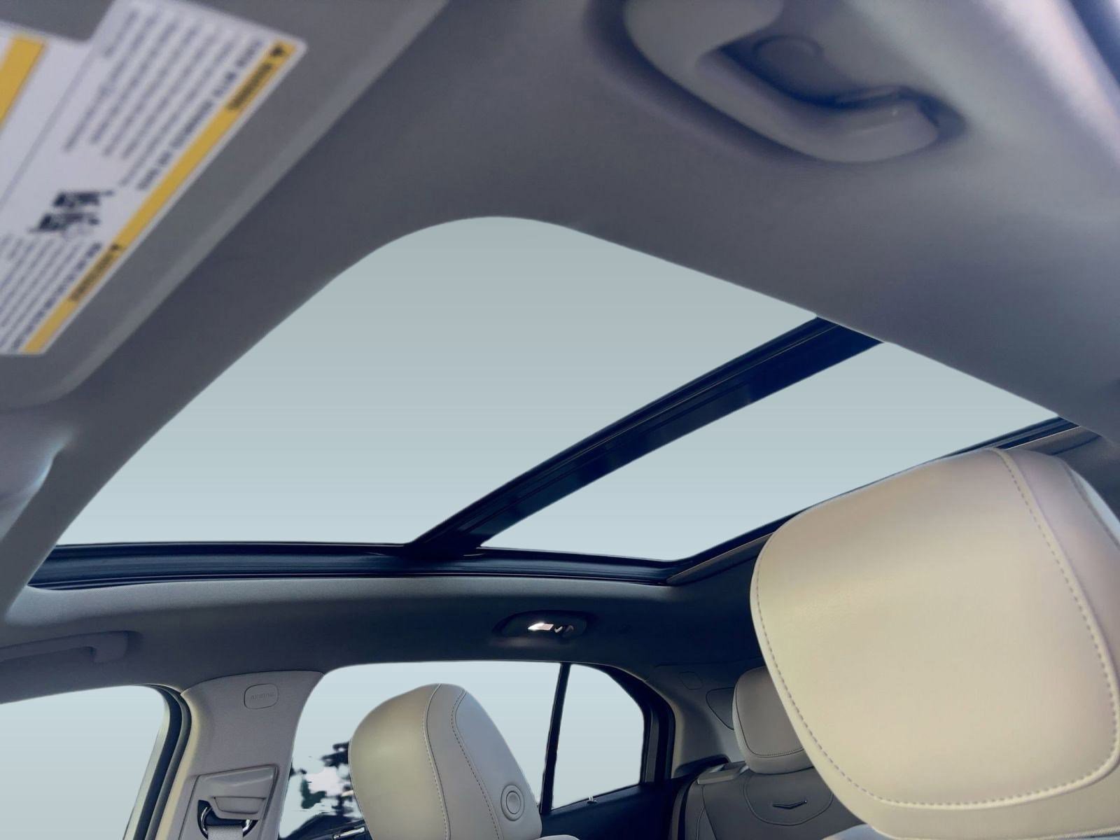 Used 2021 Cadillac XT4 Luxury w/ Cold Weather Package image 14