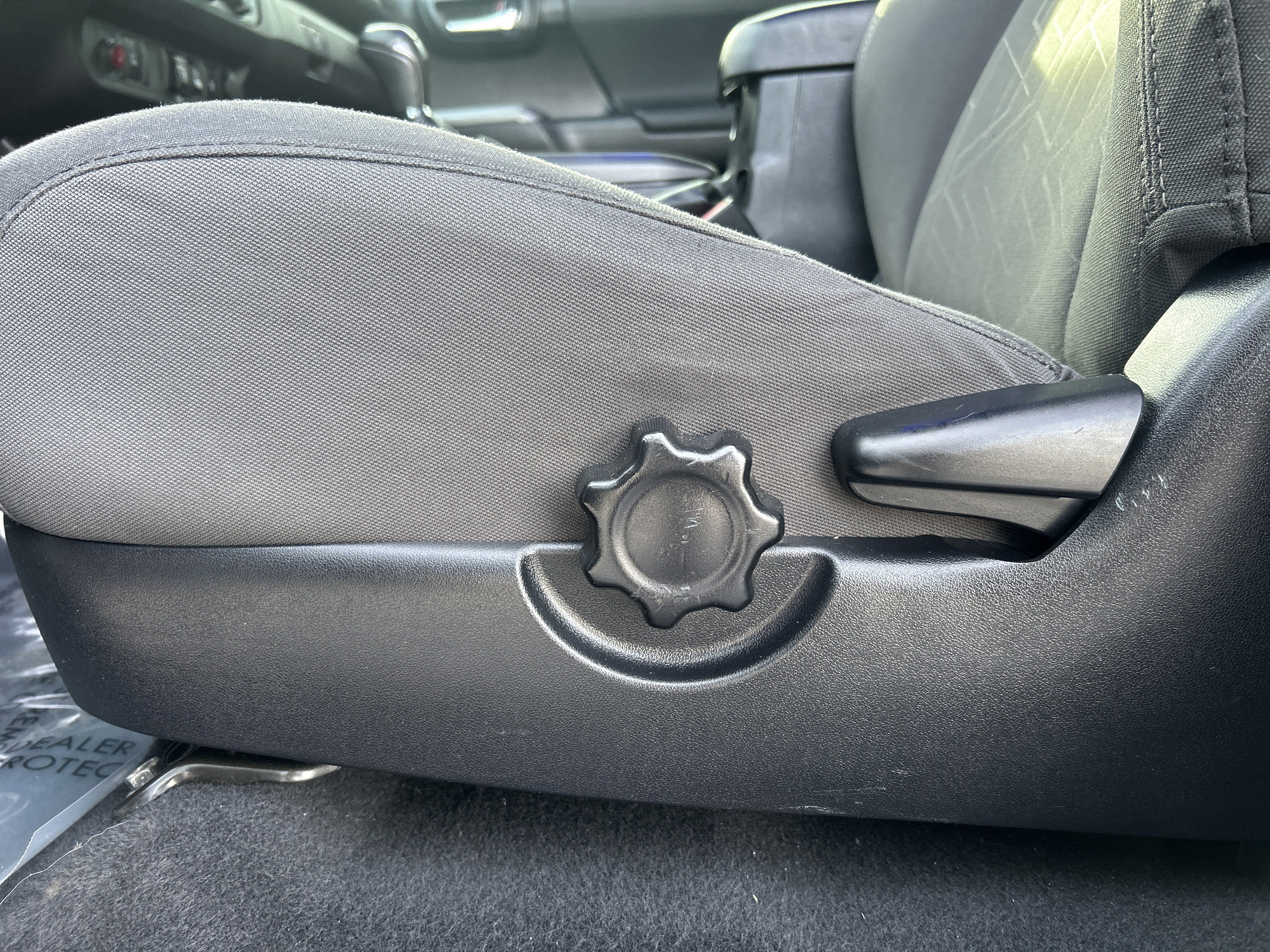 Used 2018 Toyota Tacoma TRD Off-Road image 23