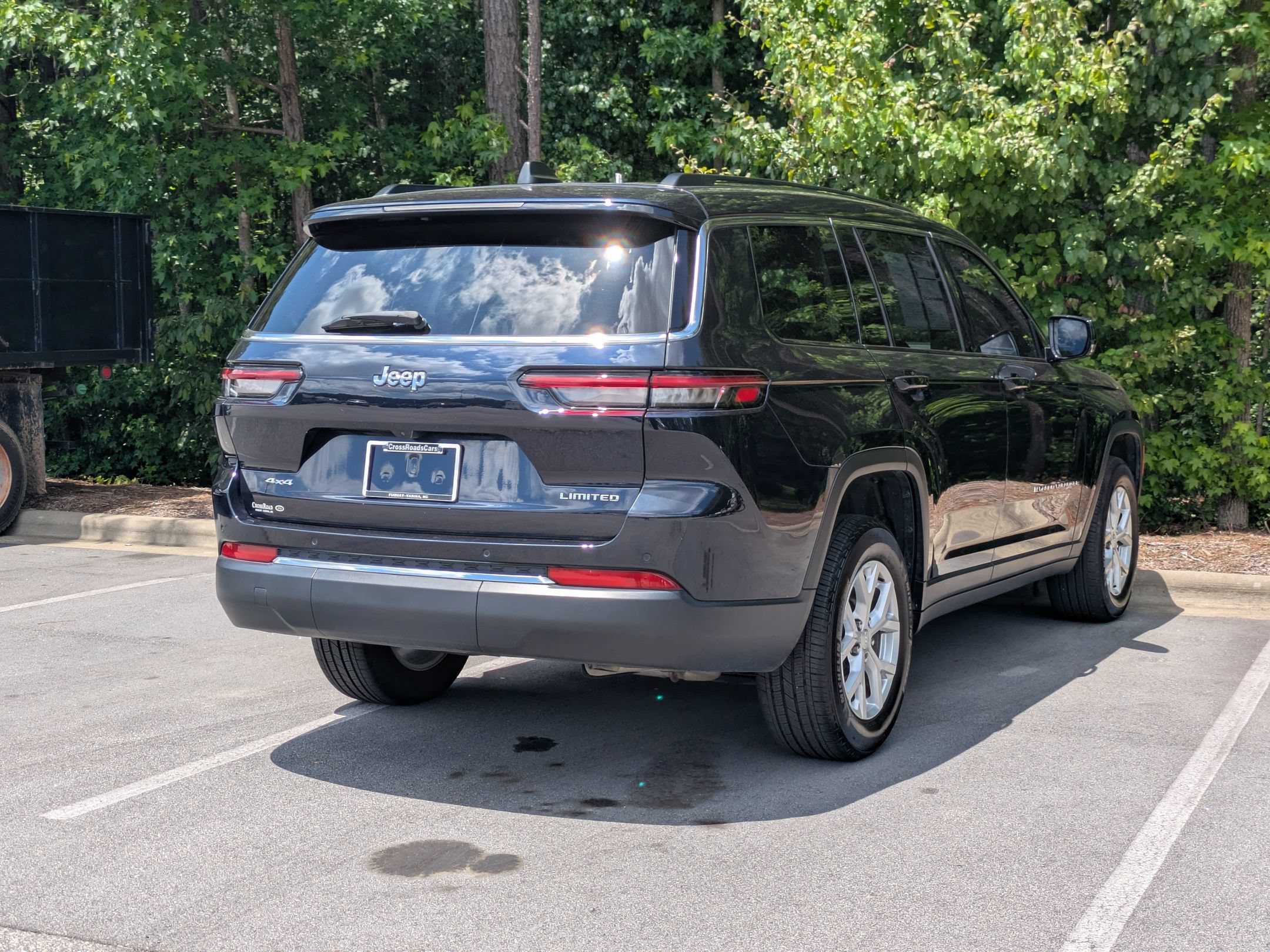 Used 2023 Jeep Grand Cherokee L Limited AWD/4WD image 3