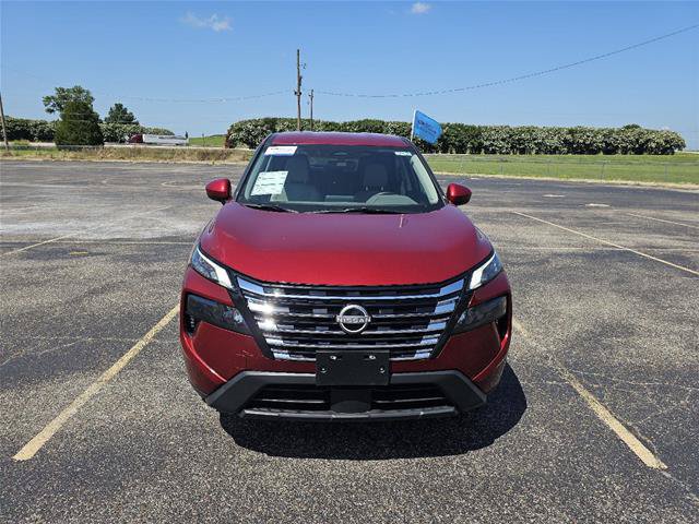 Used 2025 Nissan Rogue SV AWD/4WD image 2