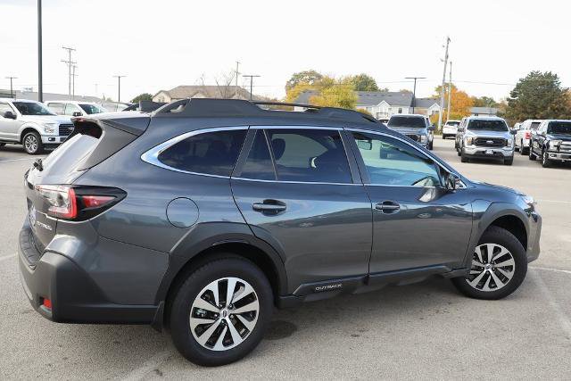 Used 2025 Subaru Outback Premium image 3