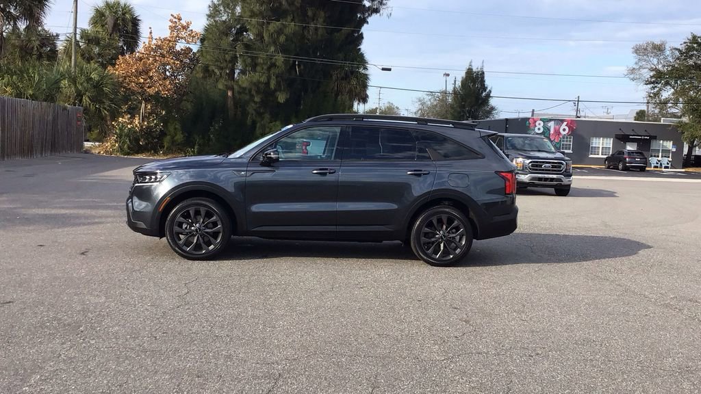 Used 2023 Kia Sorento SX Prestige image 2