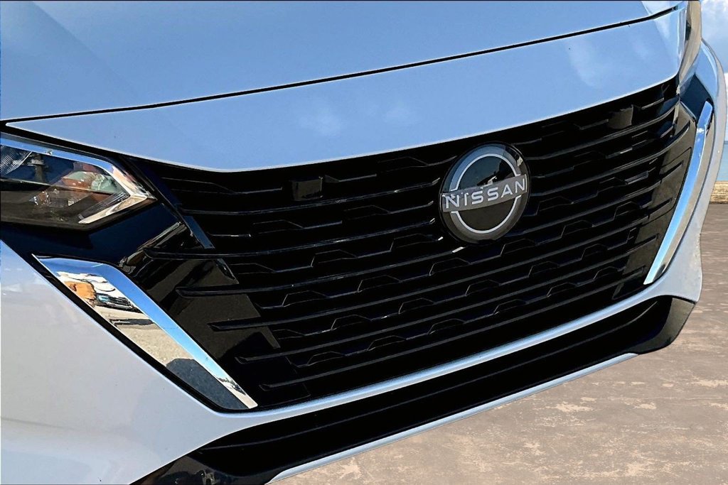 Used 2025 Nissan Sentra SV FWD image 35