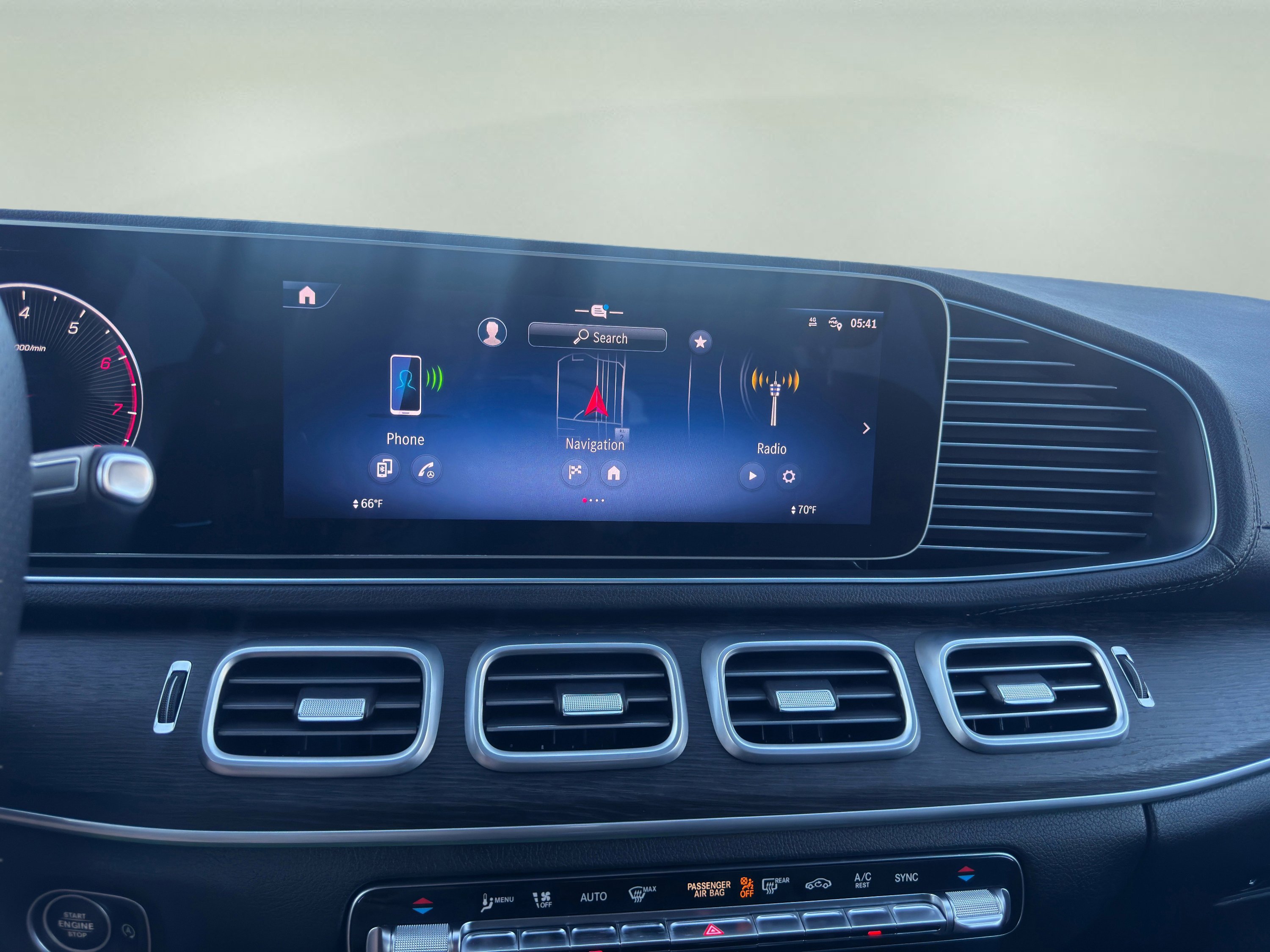 Used 2024 Mercedes-Benz GLS 450 4MATIC image 9