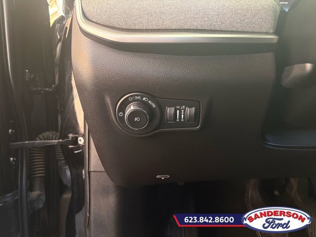 Used 2023 Jeep Compass Latitude AWD/4WD image 11