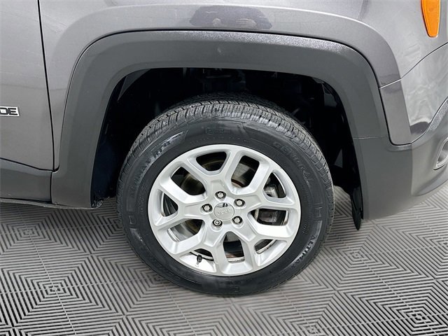 Used 2018 Jeep Renegade Latitude image 24