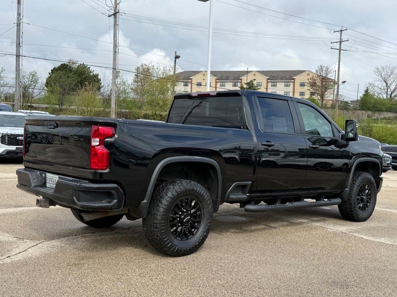 Used 2021 Chevrolet Silverado 2500 LT w/ Midnight Edition AWD/4WD image 3
