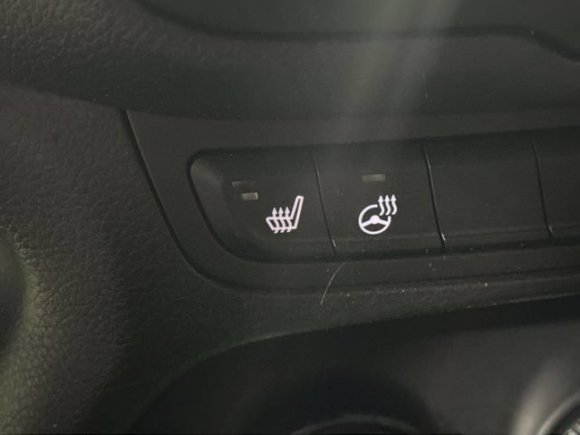 Used 2017 Jeep Renegade Latitude w/ Cold Weather Group FWD image 34