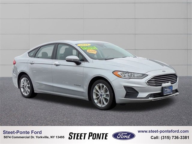 Certified 2019 Ford Fusion SE image 1