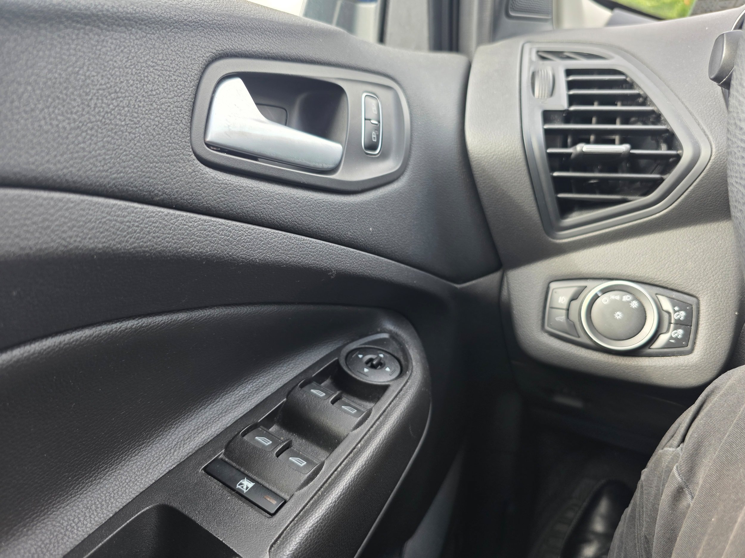 Certified 2017 Ford Escape SE AWD/4WD image 17